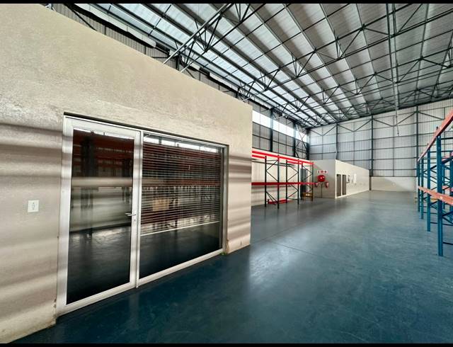 3,234M² WAREHOUSE FOR SALE IN COSMO BUSINESS PARK